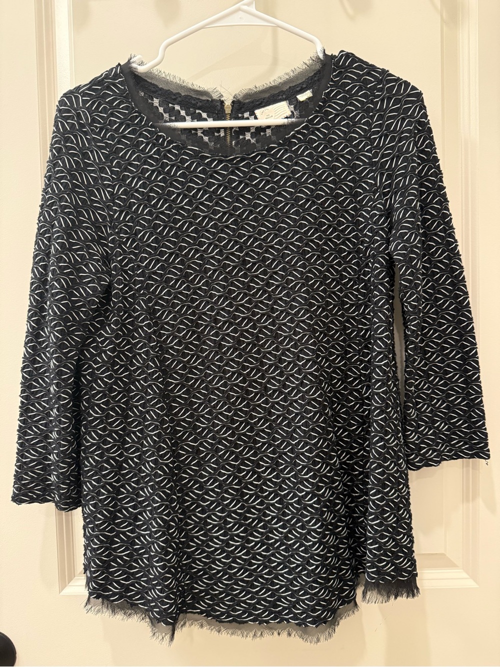 Anthropologie Postmark Black White Textured Wave Zip Back Raw Hem Top Sz M